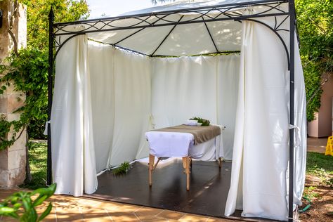 Outdoor Massage Cabin Outdoor Massage Gazebo, Outdoor Massage Ideas, Massage Space Ideas, Outdoor Massage Space, Reiki Room Decor, Aesthetic Massage, Healing Room Ideas, Beach Massage, Outdoor Massage