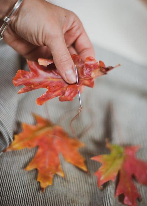 Fall Garland Diy, Diy Leaf Garland, Diy Fall Garland, Fall Garlands, Fall Crafts For Adults, Fall Leaf Decor, Autumn Leaves Craft, Fall Leaf Garland, Plastic Pumpkins