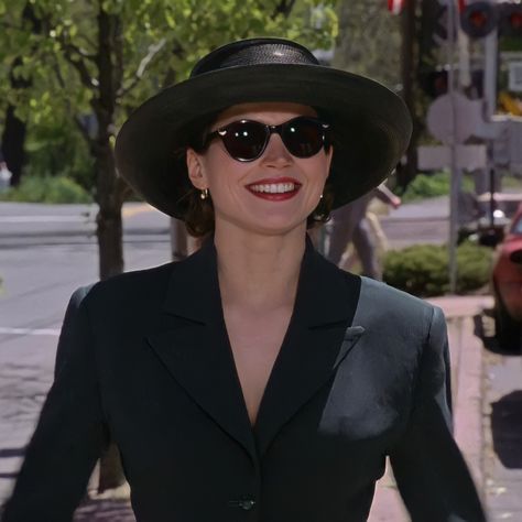 Sabrina 1995 Outfits, Sabrina Movie 1995 Aesthetic, Sabrina 1995 Aesthetic, Julia Ormond Sabrina, Sabrina Movie, Sabrina 1995, Satc Outfits, Glamorous Sunglasses, Winter Celebrities