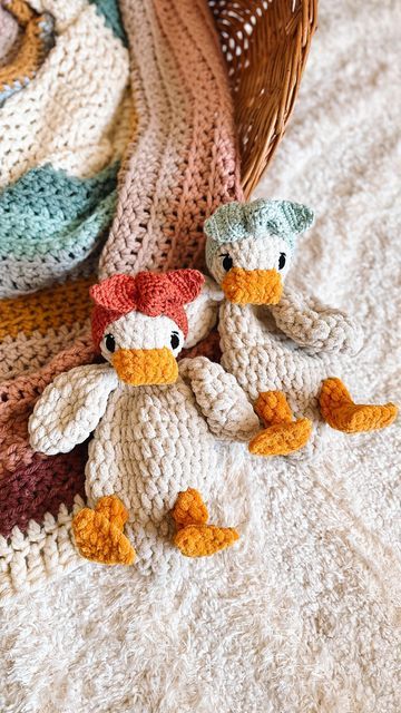 Mod Threads ✿ Kylee on Instagram: "Della the Duck lovey edition is officially available ✨🥹  Ahhh!! I can’t wait to see all of your ducks! Thank you so much for the love on this pattern.   My testers were too good to me ❤️ @thetwistedhooker  @neutral.knots  @crochet.by.cass  @toostitchincute_  @quilly.bean  @bkaycrochet  @goldnspun  @taylor.made.crochet  @daramadethis   Pattern available now on my Etsy 🫶🏼  • • • • • • • • • • • • #crochetduck #crochetpattern #newcrochetpattern #crochetart #crochettesters #happycrocheting #crochettherapy #crochetamigurumi #amigurumipatterns" Duck Mittens Crochet, Della Duck Crochet, Crochet Duck Pattern Free, Duck Crochet Pattern Free, Crocheted Duck, Crochet Mallard Duck, Crochet Duck Pattern, Duck Lovey, Lovey Crochet Pattern