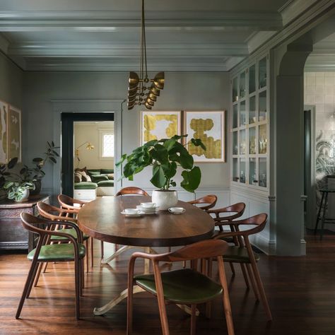 The Expert Jessica Helgerson Interior Design, Midcentury Dining Room, Jessica Helgerson, Glass Room Divider, Timeless Interior Design, Interior Design Books, Timeless Interior, Floor Plan Layout, Flooring Inspiration