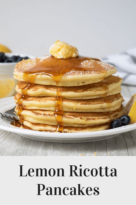 These lemon ricotta pancakes are lightly, fluffy and bursting with lemon flavour! Serve them on their own or topped with blueberries. Healthy Lemon Ricotta Pancakes, Fluffy Lemon Ricotta Pancakes, Lemon Ricotta Pancakes Recipe, Lemon Pancakes, Lemon Ricotta Pancakes, Pane Dolce, Ricotta Pancakes, Blueberry Compote, Lemon Ricotta