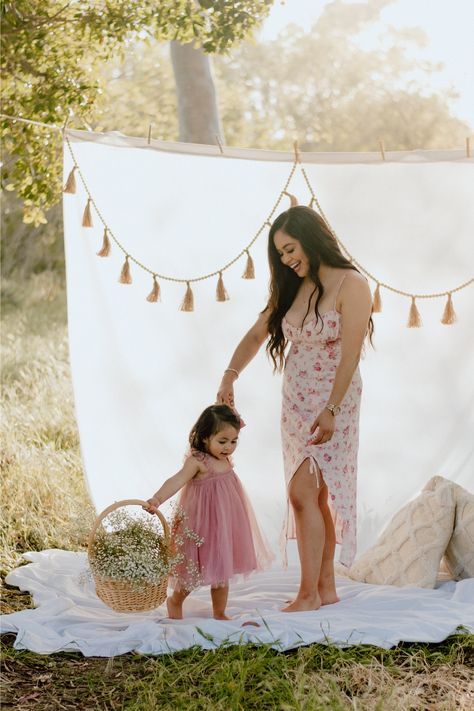 Mothers Day Mini Session Mother’s Day Baby Photoshoot Diy, Mother’s Day Mini Outside, Mother Days Photoshoot Ideas, Mother’s Day Minis Outdoor, Mother’s Day Photo Shoot Diy, Mother Daughter Picnic Photoshoot, Boho Mothers Day Photoshoot, Outdoor Mothers Day Photoshoot, Mommy And Me Picnic Photo Shoot