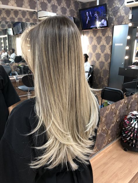 Dimensional Blonde On Black Hair, Brown To White Blonde Balayage, Blonde Balayage On Dark Hair Bon, Blonde Balayage With Black Roots, Cool Tone Blonde With Lowlights, Full Head Baby Lights, White Blonde Balayage On Dark Hair, Full Balayage Blonde Dark Roots, Blonde Balayage Black Roots