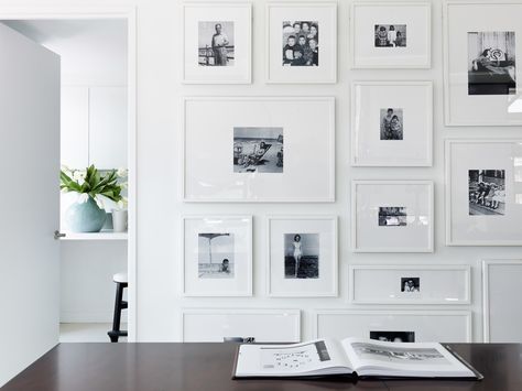 Eye Candy: 10 Gallery Walls Done Right Unique Gallery Wall, Family Photo Wall, Photo Wall Gallery, Gallery Wall Inspiration, 아파트 인테리어, Gallery Walls, Wall Gallery, Inspiration Wall, House And Home Magazine