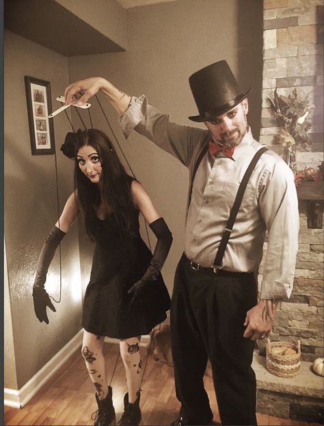 Marionette and her puppet master!! Marionette Costume, Puppet Costume, Meme Costume, Halloween Make-up Looks, Creepy Halloween Costumes, Diy Couples Costumes, Best Couples Costumes, Puppet Master, Diy Kostüm