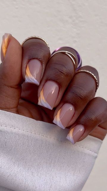 Two Tone Ombre Nails, Nail Ideas Biab, Difference Between Gel And Acrylic Nails, Simple Biab Nails, Colour French Tips Nails, Autumn French Tip Nails, Nails Primavera, Gel Builder Nails, Bio Gel Nails