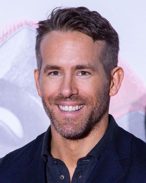 Ryan Reynolds Male Celeb Crushes, Blonde Male Actors Over 30, Attractive Male Celebrities, Singer Fashion, Famous Actors, Celebrity Facts, Male Celebs, Hottest Male Celebrities, Celebrity Singers