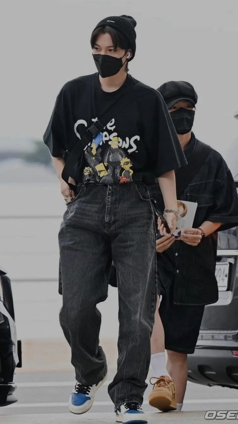 Lee Felix Airport Fashion, Felix Skz Outfit Inspired, Felix Cute Outfit, Felix Street Style, Skz Felix Outfit, Lee Felix Outfit Inspired, Lee Felix Fashion, Lee Know Casual Outfit, Skz Clothes Inspired