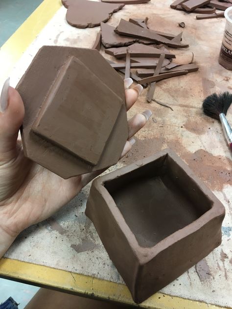 Clay Box With Lid, Lid Ceramic, Ceramics Box With Lid, Ceramic Boxes With Lid Ideas, Clay Boxes With Lid Ideas, Clay Boxes With Lid Aesthetic, Air Dry Clay Box With Lid, Ceramic Boxes With Lid Handmade, Ceramic Slab Box Ideas