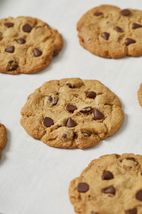 How To Make Chips, Chips Ahoy Cookies, American Chocolate, Homemade Chips, Peanut Recipes, Chips Ahoy, Peanut Butter Chocolate Chip Cookies, Chocolate Crunch, Crunchy Cookies