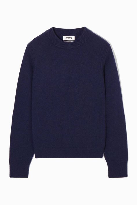 Workwear Capsule Wardrobe, Workwear Capsule, Navy Jumper, Perfect White Shirt, Jumper Outfit, Cashmere Jumper, Winter Trends, Knitwear Men, Knitwear Cardigan