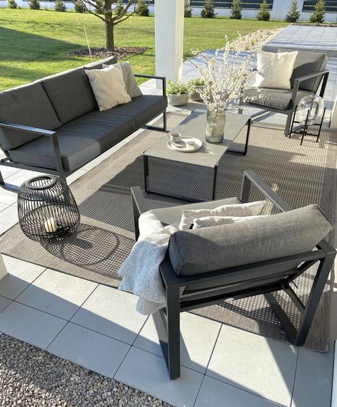 Gray Carpet, Lounge Table, Small Lounge, Outdoor Space Design, Desired Reality, Black Lounge, House Design Pictures, House Extension Design, House Room