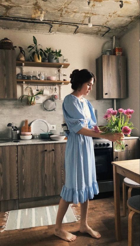 Mass Outfit, Happy Housewife, Wife Style, Celebrity Style Icons, Christian Fashion, Gardening Outfit, Room Goals, French Women, Cottage Living