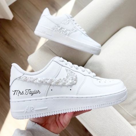 air force bride shoe - Blinged out bridal Air Force 1 sneakers personalized for the brides special day 👰🏻 with a rhinestone pearl cluster mix. Bridal Air Force Ones, Bride Air Force Ones, Wedding Air Forces, Bling Wedding, Bridal Heels, Womens Wedding Shoes, Sneaker Games, Custom Sneakers, Nike Logo