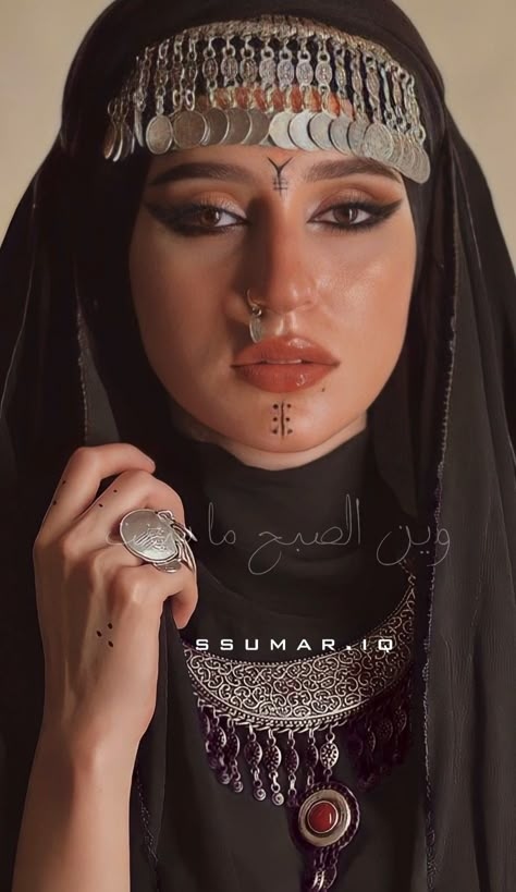 Berber Tattoo, Jagua Henna, Arabic Makeup, Afghani Clothes, Culture Day, Afghan Clothes, Ronaldo Cr7, Afghan Dresses, Arab Fashion