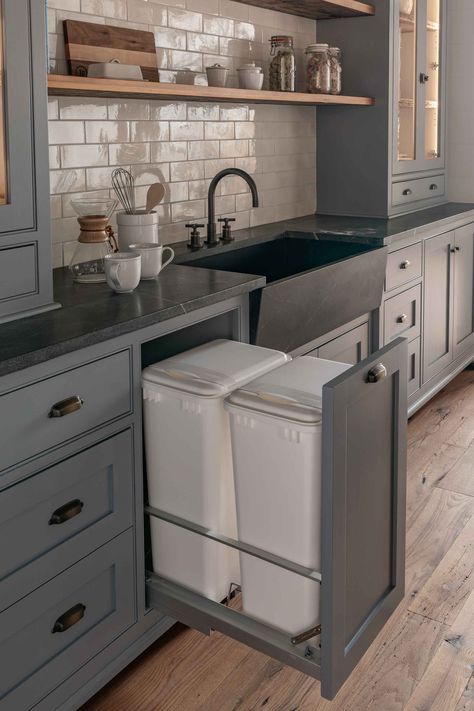 Jewett Farms, Vibeke Design, Casa Vintage, Farm Kitchen, Kitchen Trash Cans, Kitchen Farmhouse, Kitchen Bin, Kitchen Inspiration Design, Kitchen Room Design