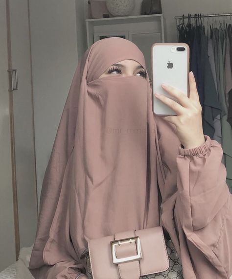 Hijabi Muslimah, Abaya Hijab, Hijab Aesthetic, Muslimah Aesthetic, Nature Adventure, Tiktok Video, Hijabi Fashion, Niqab, Hijab Fashion