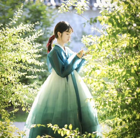 Green Hanbok, Hanbok Aesthetic, Korea Clothes, Dream Note, Korean Traditional Dress, Korean Hanbok, Korean Traditional, Traditional Costume, Traditional Dress