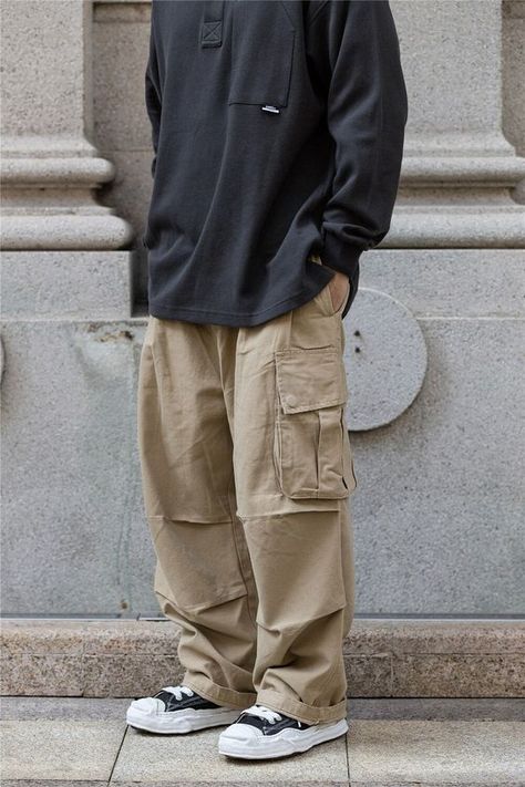 Men Fashion Cargo Pants, Men Cargo Pants Style, Men’s Baggy Cargo Pants, Loose Fit Cargo Pants Men, Mens Baggy Cargo Pants, Loose Clothing Style Men, Men’s Cargos, H&m Cargo Pants, Baggy Khaki Pants Outfit Men