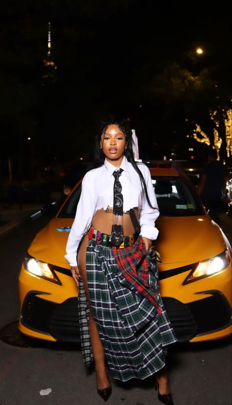 Teyana Taylor Inspired Outfits, Teyana Taylor Streetwear, Gonna Love Me Teyana Taylor, Teyana Taylor 2022, Teyana Taylor Outfits, Uncle Waffles, Edgy Streetwear Mini Skirt, Club Outfits For Women, Afro Punk Fashion