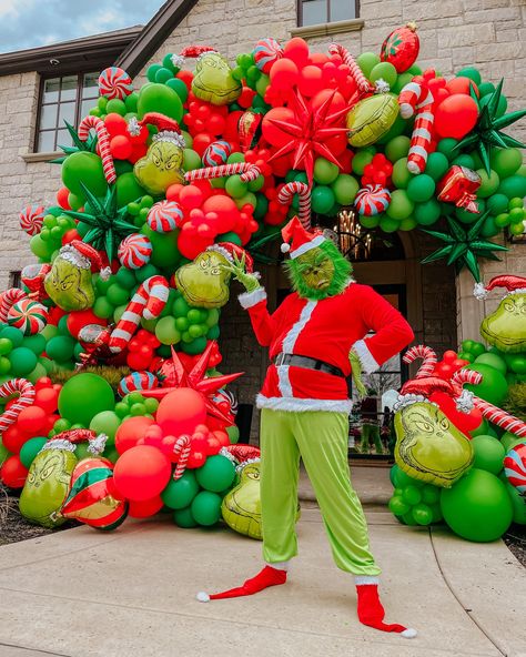 Whoville Christmas Decorations, Church Christmas Party, Christmas Balloon Decorations, Holiday Balloons, Whoville Christmas, Mr Grinch, Christmas Neighbor, Grinch Party, Grinch Christmas Decorations