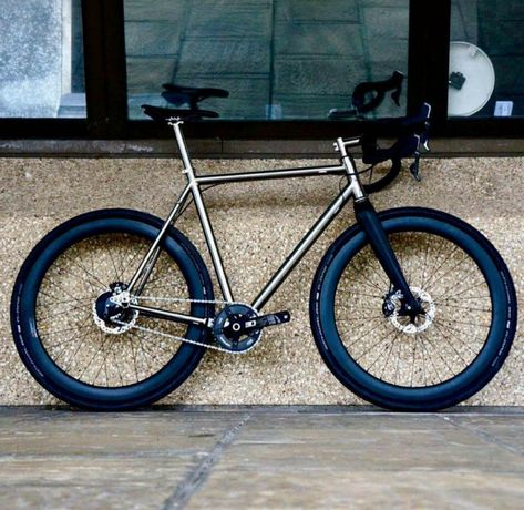 Titanium Road Bike, Shimano Bike, Titanium Bike, Bike Camping, Bicycle Frames, Streets Of London, Bike Ideas, Bicycle Art, Cargo Bike