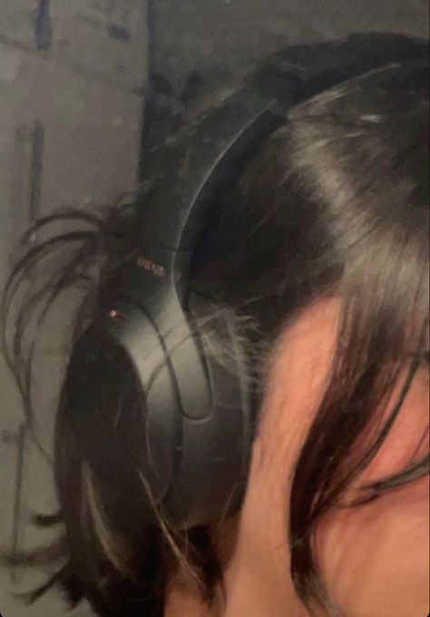 Girl With Headset Aesthetic, Black Sony Headphones Aesthetic, Sony Black Headphones, Headphones Aesthetic Black, Big Headphones Aesthetic, Wearing Headphones Aesthetic, Abby Littman Aesthetic, Wireless Headphones Aesthetic, Chunky Headphones