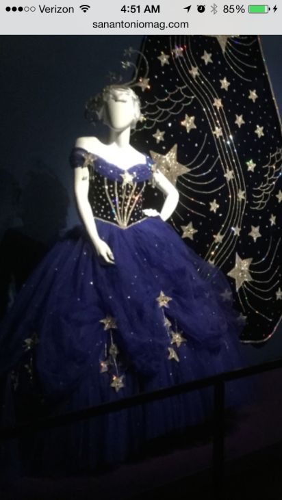 Moon Dress Gowns Ball, Fantasy Astronomy Outfits, Star Dress Gowns, Space Theme Dress, Star Dress Aesthetic, Moon Themed Outfits, Purple Star Dress, Star Inspired Outfits, Starry Outfit