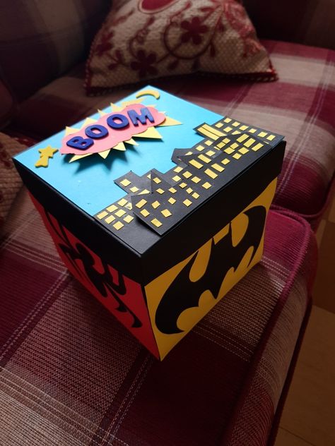 Super Hero Valentine Box Ideas, Batman Box Gift, Batman Valentine Box Ideas, Superhero Valentines Boxes, Batman Crafts, Marvel Box, Bday Gift For Boyfriend, Batman Gifts, Pop Up Box