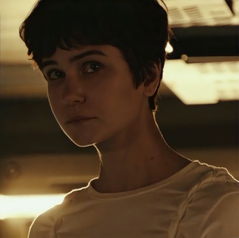 Filme: Alien: Covenant (2017) #KatherineWaterston Alien Sigourney Weaver, Alien Franchise, Katherine Waterston, Alien Movie, Sci Fi Girl, Alien 1979, Story Aesthetic, Sigourney Weaver, Aliens Movie