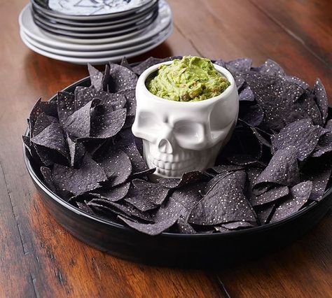 Skull Chip & Dip Plate Bowl Set. #wantit for Halloween parties. Skull dip bowl with black platter for chips, flatbreads, veggies. etc. Stoneware Black Colored Snacks, Spooky 40th Birthday, Rip To My 20s Party Food, Goth Party Food, Gothic Dinner Party Food, Wednesday Birthday Party Food, Halloween Hor D'oeuvres, Goth Snacks, Black Snacks For Color Party