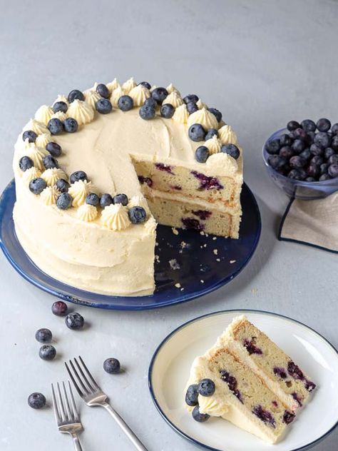 12 Blueberry Recipes to Burst into Summer Flavor - Bake from Scratch Refreshing Breakfast, Skillet Cake, French Baking, Baking School, Cake Mug, Muffin Streusel, Pastry Tart, Coffee Cakes, Layer Cakes