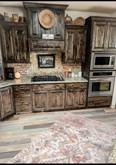 Country Western Kitchen, Western Home Interior, Barndo Decor, Western House Ideas, Barndo Plans, Southwestern Kitchen, Western House, Western Kitchen Decor, Stained Cabinets