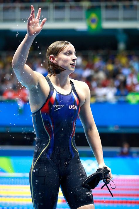 Competitive Swimming Pictures, Homemade Swimming Pools, Swimmer Memes, Swimming Jokes, Professional Swimmers, Swimming Motivation, Swimming Pictures, Katie Ledecky, Women Athletes