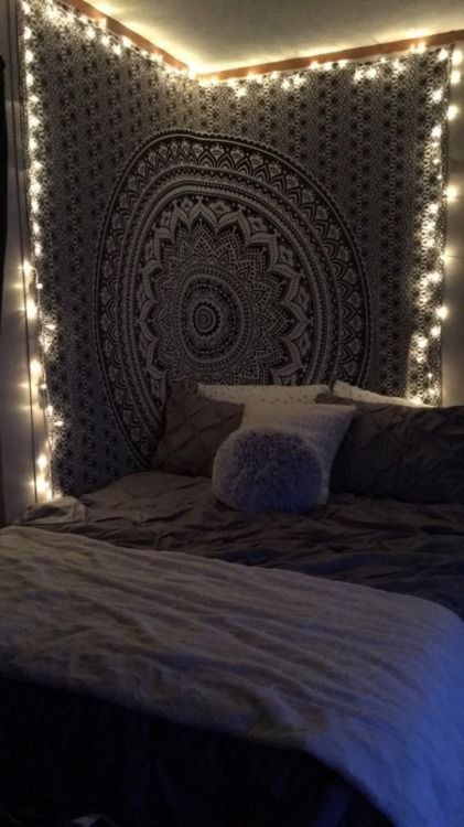 Hipster Room, Tapestry Room, Black Mandala, Hippy Room, Room Tapestry, Teenage Room, Tapestry Bedroom, Dorm Room Inspiration, Cute Bedroom Ideas