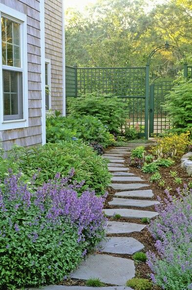 <3 Flagstone Path, Side Yard Landscaping, Garden Stepping Stones, Garden Walkway, Stone Path, Side Garden, Garden Pathway, Side Yard, Garden Photos