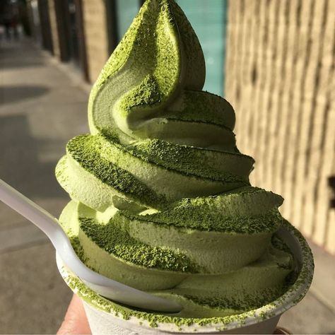 Green Ice Cream, Matcha Ice Cream, Best Matcha, Matcha Green Tea Powder, Cream Aesthetic, Soft Serve Ice Cream, Green Tea Powder, Matcha Powder, Tea Powder