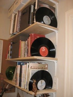 Make bookends from old LPs. | Community Post: 19 Ways To Reuse Vinyl Records Vinyl Record Projects, Record Diy, Vinyl Records Diy, Records Diy, Record Decor, Tiny House Organization, Vinyl Record Crafts, Drum Room, Record Crafts