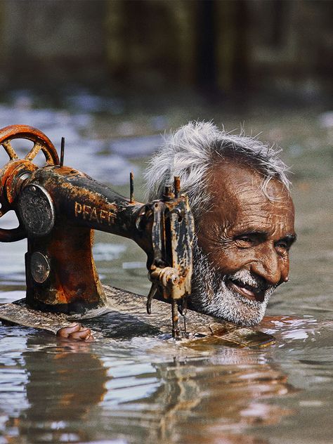 Steve McCurry’s monsoon photos from India Steve Mccurry Photos, Amazing India, Steve Mc, Afghan Girl, Steve Mccurry, Robert Doisneau, Magnum Photos, Foto Art, Dalai Lama