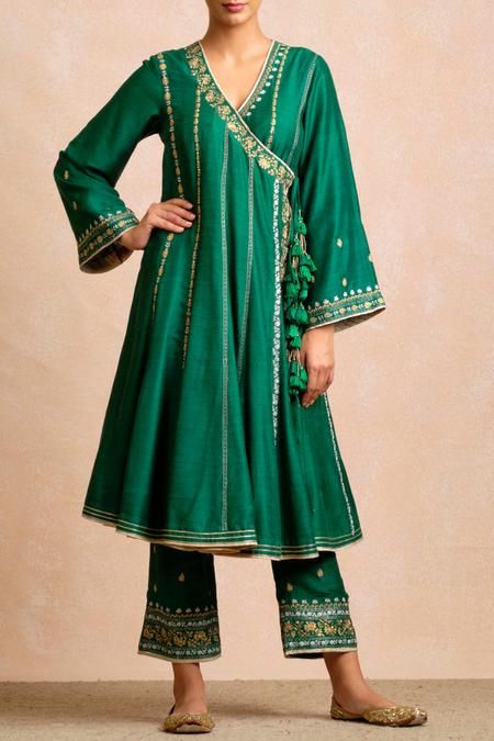 Embroidered Angrakha Set Angrakha Style Short Frock, Angrakha Style Kurti, Angrakha Dress, डिजाइनर कपड़े, Angrakha Style, Casual Suits, Kurta Patterns, Embroidery Leaf, Indian Designer Suits