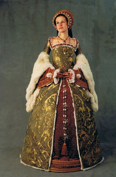 Reproduction of Katherine Parr's gown, ca. 1540 Tudor Clothes, Tudor Clothing, Katherine Parr, Tudor Gown, Elizabethan Fashion, 16th Century Fashion, Tudor Period, Catherine Parr, Tudor Dress