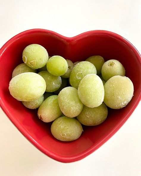 Essen, Frozen Grapes, Healthy Food Inspiration, Food Babe, Healthy Food Motivation, Summer Snacks, Think Food, Green Grapes, Food Is Fuel