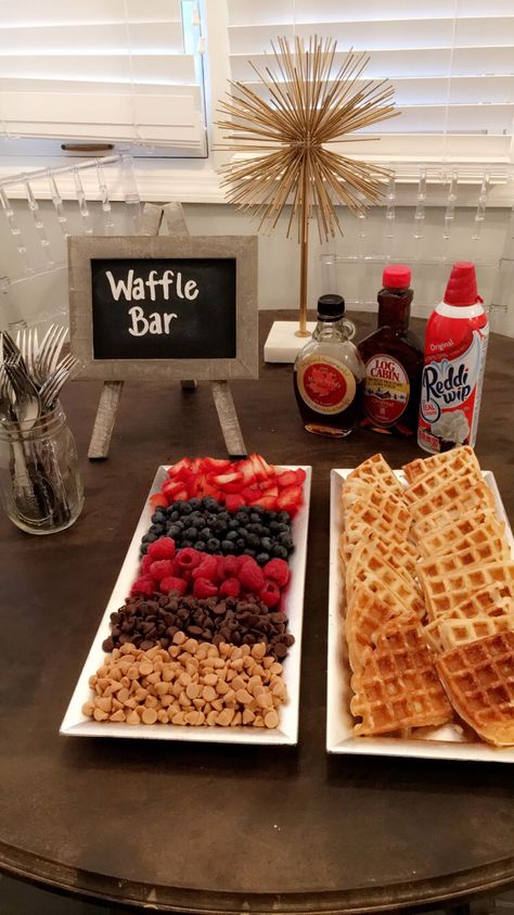 Buffet Food Ideas, Graduation Party Food Ideas, Breakfast Brunch Party, Graduation Party Food, Graduation Brunch, Valentines Brunch, Brunch Bar, Best Buffet, Graduation Party Foods