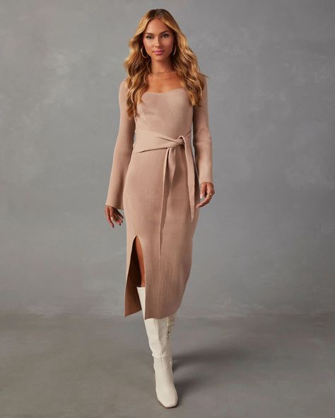 Long Dress With Boots, Sweater Dress Outfit Fall, Winter Engagement Photos Outfits, Sweater Midi Dress, Fall Sweater Dress, Midi Sweater Dress, Sweater Dress Outfit, Layered Sweater, Fall Winter Dresses