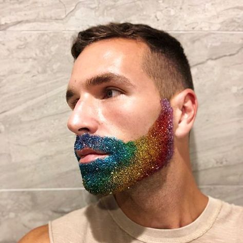 Glitter Beard @donovan.farrens  #NYCpride #gayboy #pride #NYC #glitter #glitterbeard #rainbow Male Pride Makeup, Gay Pride Makeup, Glitter Beard, Pride Ideas, Gay Costume, Queer Hair, Glitter Eyebrows, Pride 2024, Glitter Beards