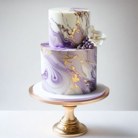 Cakes With Cream Cheese Frosting, Cake For Party, Cakes With Cream Cheese, Gold And White Cake, Bolo Rapunzel, Purple Cakes Birthday, B Day Cake, Decorate A Cake, White Birthday Cakes