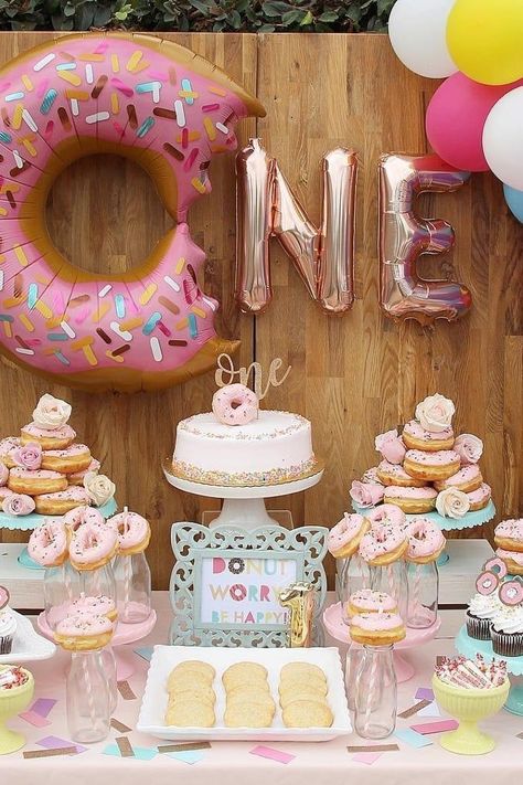 24 Birthday, Donut Themed Birthday Party, 1st Birthday Party For Girls, Fest Temaer, Donut Birthday Parties, First Birthday Party Themes, First Birthday Themes, Donut Party