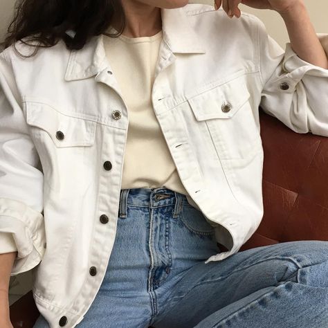 White denim 90s jacket. Relaxed s-l $56 + shipping SOLD White Jean Jacket Outfits, White Denim Jacket Outfit, Fitted Denim Jacket, Jean Jacket Outfits, Denim Jacket Outfit, White Jean Jacket, 90s Jacket, White Denim Jacket, White Jacket