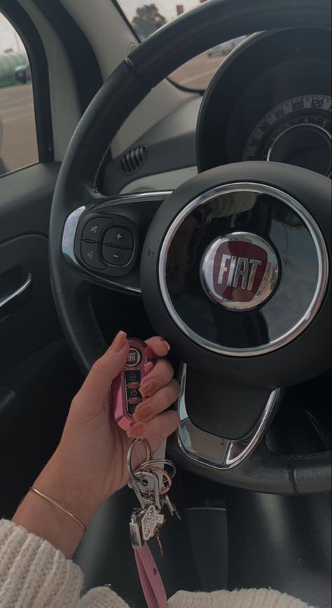 Driving Fiat 500, Driver License Aesthetic, Fiat 500 Pink, Fiat 500 Black, Fiat Accessories, Fiat Cars, Vision Board Goals, Life Board, Volkswagen Polo